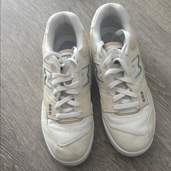 New Balance 550 Sneakers in White and Cream - Picture 1 of 6